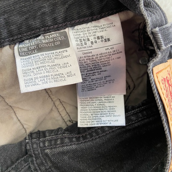 Levi’s 501 Black Denim Cut Off Short Shorts Raw Hem Size 29 Summer Jean Shorts - Picture 10 of 12